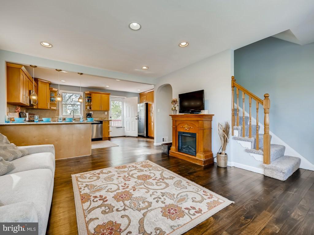 3314 Mayfair Road Baltimore, MD 21207 - Photo 5 of 25 Living room