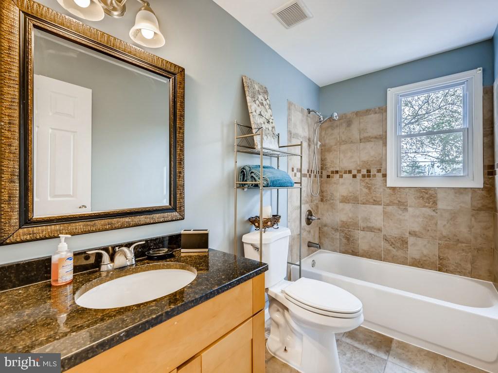 3314 Mayfair Road Baltimore, MD 21207 - Photo 9 of 25 Main floor full bath