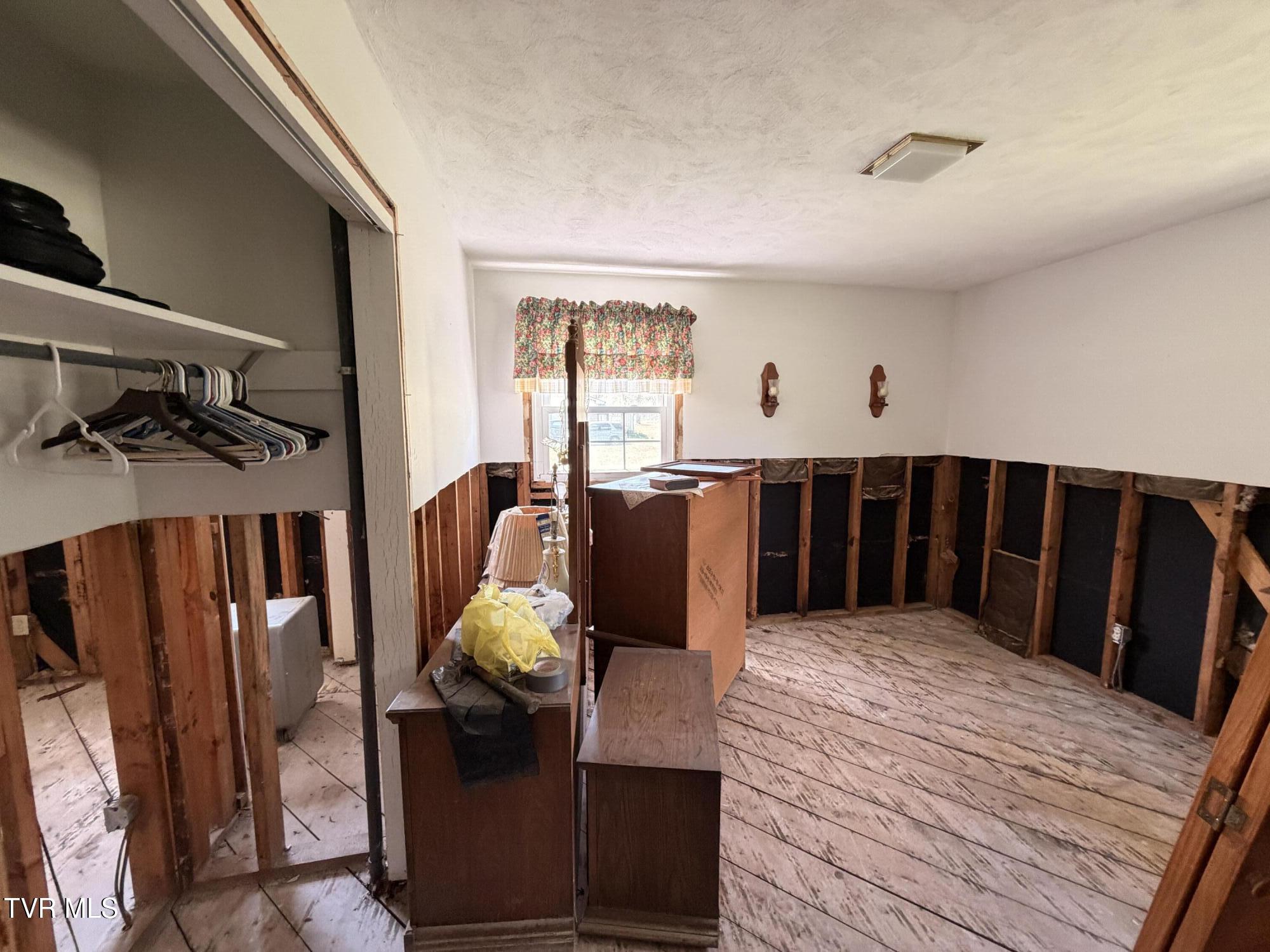202 Bowman Road Erwin, TN 37650 - Photo 6 of 14 IMG_0227