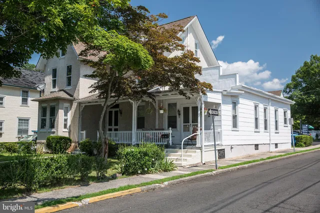 $2,100 | 37 North Clinton Street, Unit A, Doylestown, PA 18901