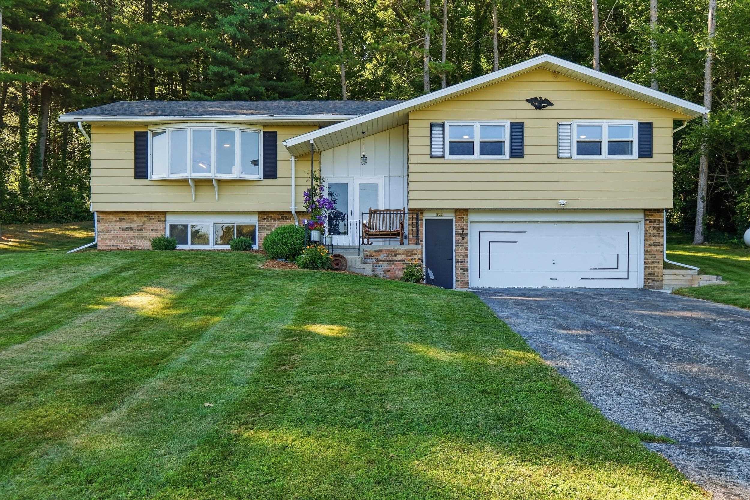 527 Peerless Road Belleville, WI 53508 - Photo 2 of 52