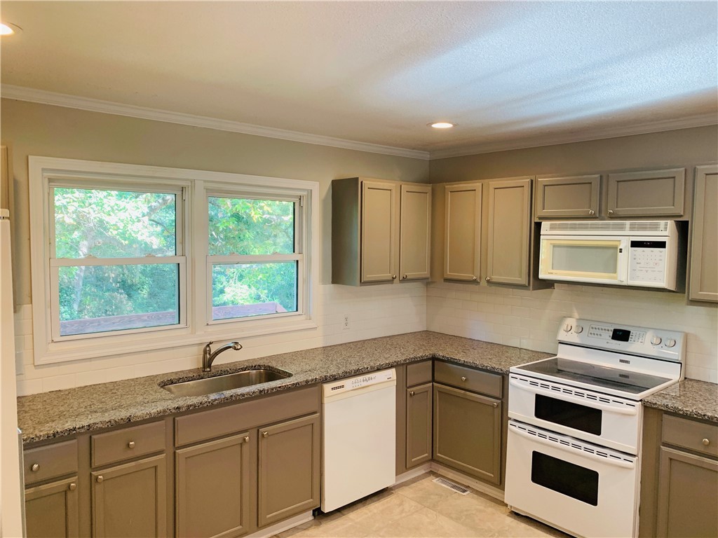 116 Wilson Road Anderson, SC 29625 - Photo 10 of 32
