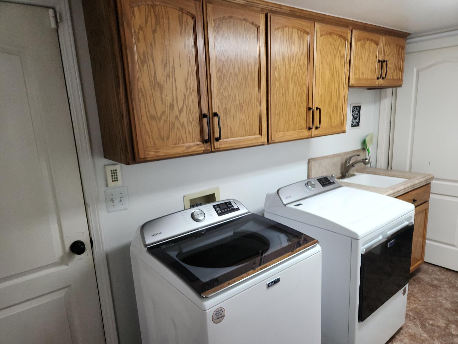 3040 Boulder Avenue Madera, CA 93637 - Photo 34 of 50 a utility room with dryer and washer