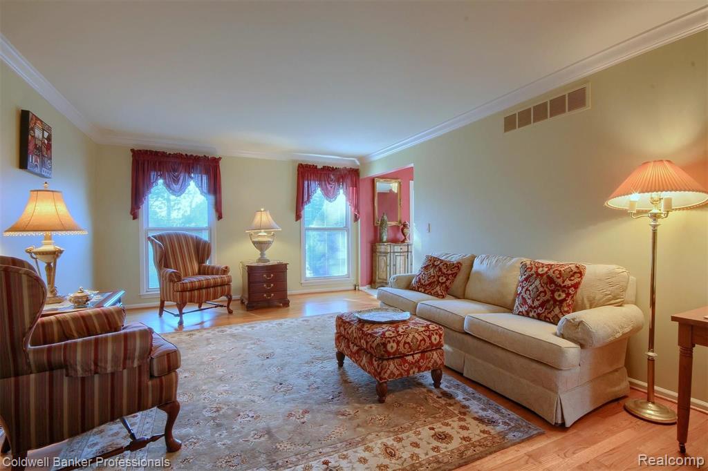 23285 Meridian Road Grosse Ile, MI 48138 - Photo 9 of 53