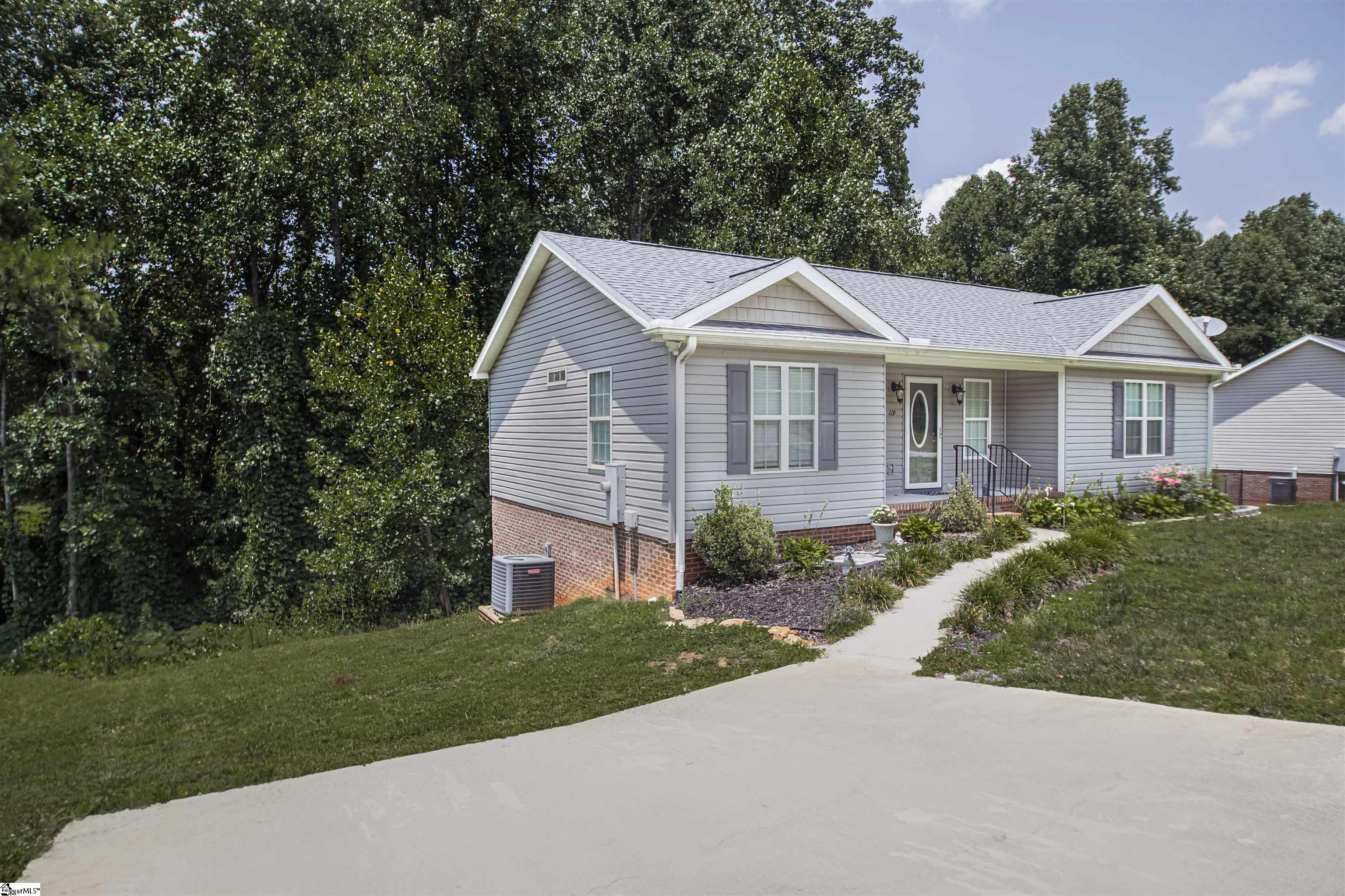 119 Nicholas Court Easley, SC 29640 - Photo 2 of 26