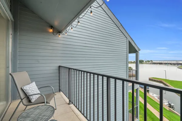 $200,000 | 12500 Melville Drive, Unit 337, Montgomery, TX 77356