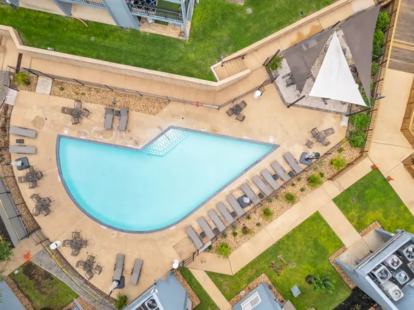 $200,000 | 12500 Melville Drive, Unit 337, Montgomery, TX 77356
