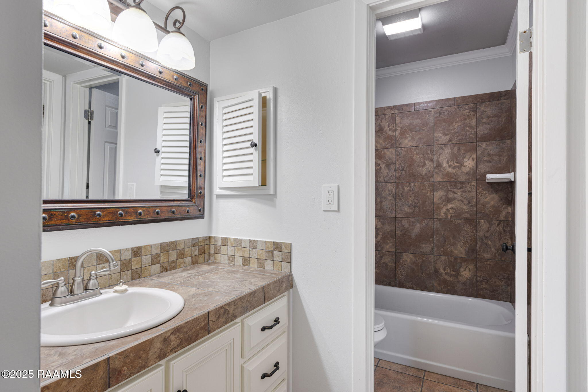 220 Doucet Road, Unit 203A Lafayette, LA 70503 - Photo 16 of 17 17-web-or-mls-220 Doucet Rd 223A-17