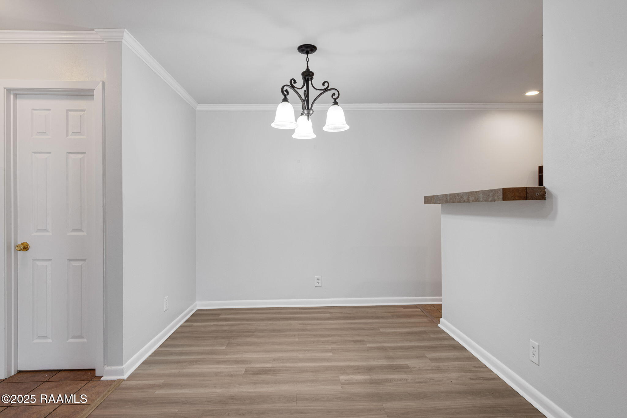 220 Doucet Road, Unit 203A Lafayette, LA 70503 - Photo 5 of 17 6-web-or-mls-220 Doucet Rd 223A-6