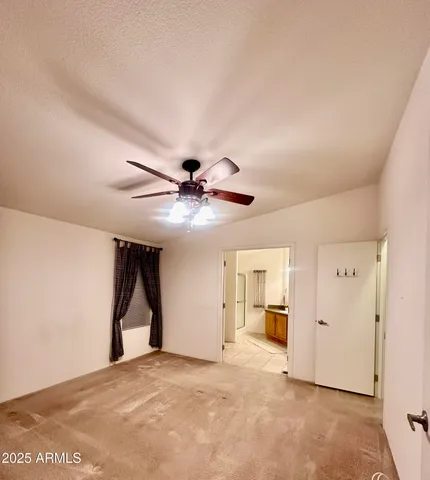 a view of empty room with a ceiling fan