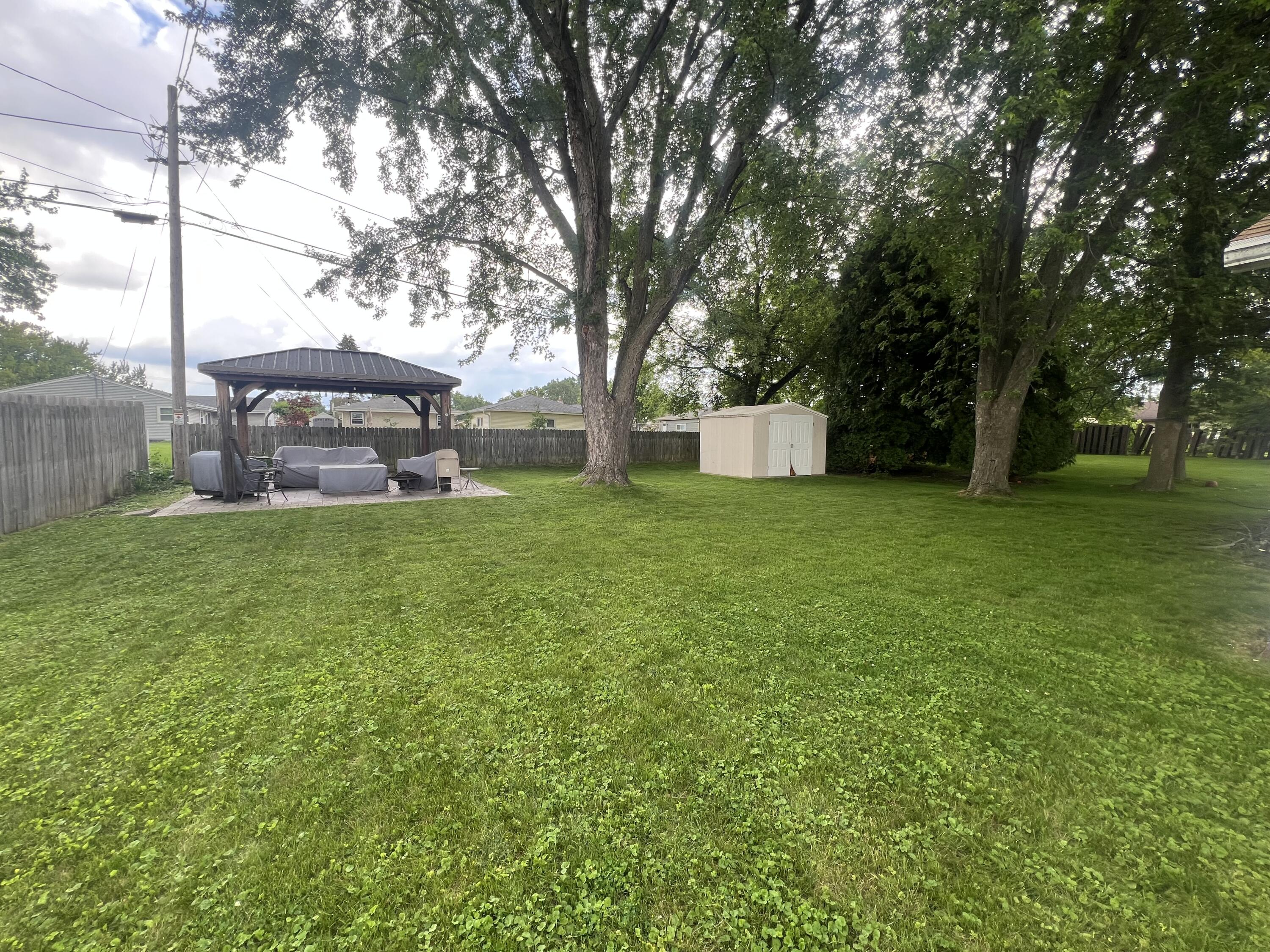 5324 West Allerton Avenue Greenfield, WI 53220 - Photo 5 of 24 IMG_9044