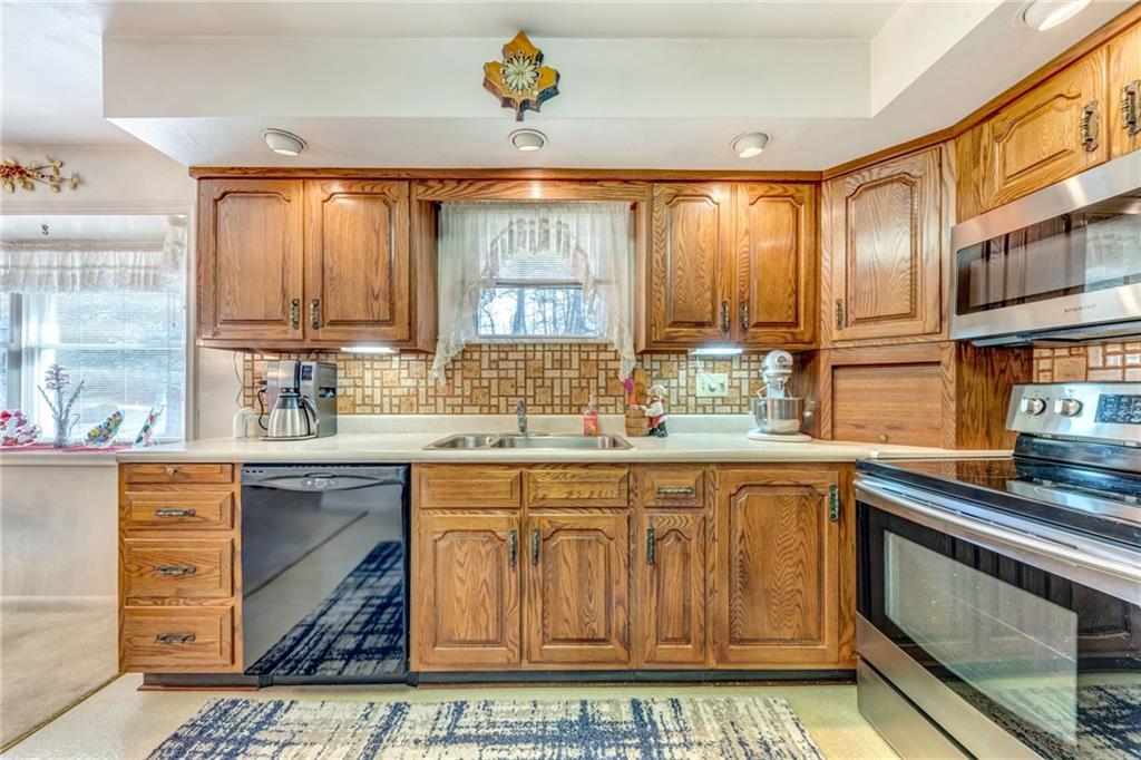 295 Logan Road Imperial, PA 15126 - Photo 15 of 37 Gallery Image 15