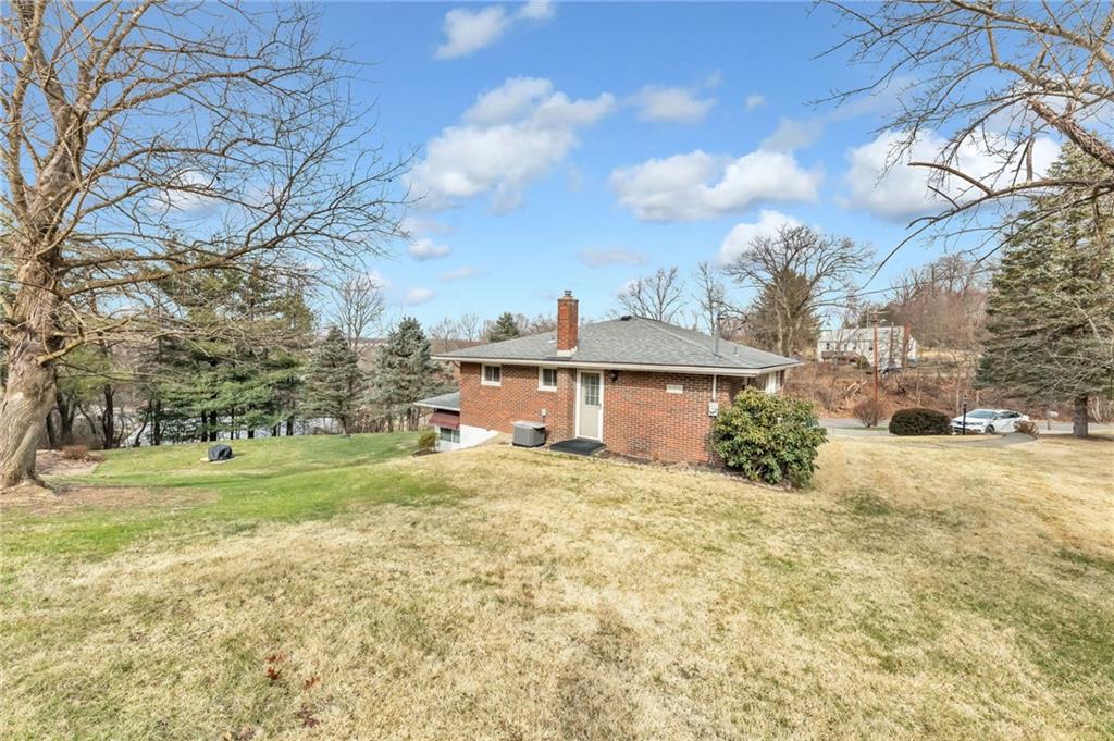 295 Logan Road Imperial, PA 15126 - Photo 3 of 37 Gallery Image 3