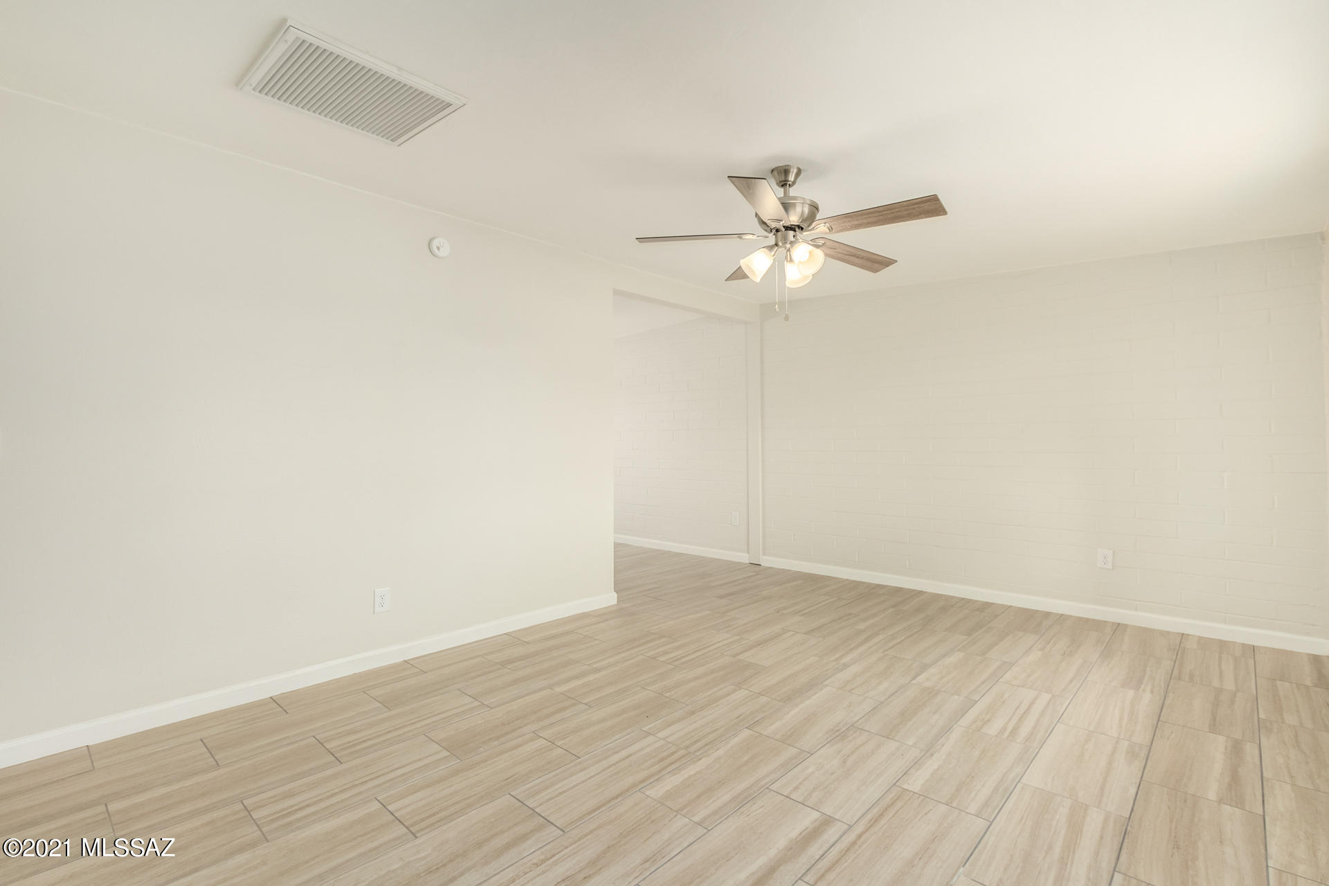 3984 North Pomona Road Tucson, AZ 85705 - Photo 3 of 24