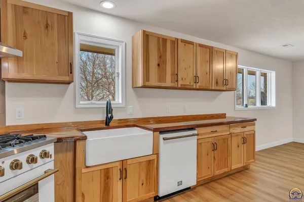 $450,000 | 23586 Highway 4, Eskridge, KS 66423