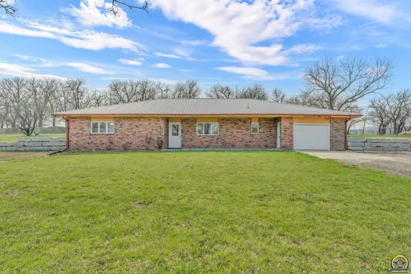$450,000 | 23586 Highway 4, Eskridge, KS 66423