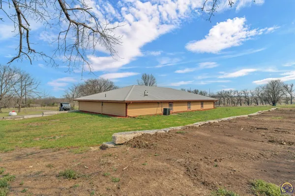 $450,000 | 23586 Highway 4, Eskridge, KS 66423