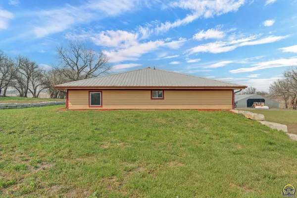 $450,000 | 23586 Highway 4, Eskridge, KS 66423