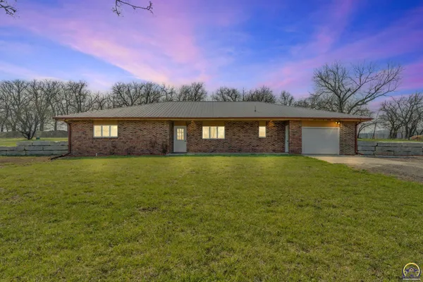 $450,000 | 23586 Highway 4, Eskridge, KS 66423