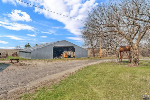 $450,000 | 23586 Highway 4, Eskridge, KS 66423