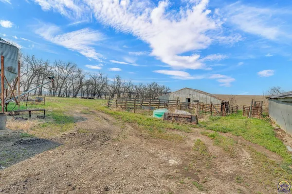 $450,000 | 23586 Highway 4, Eskridge, KS 66423