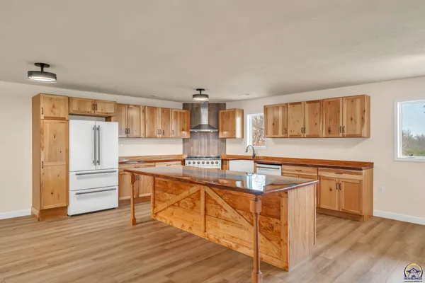 $450,000 | 23586 Highway 4, Eskridge, KS 66423