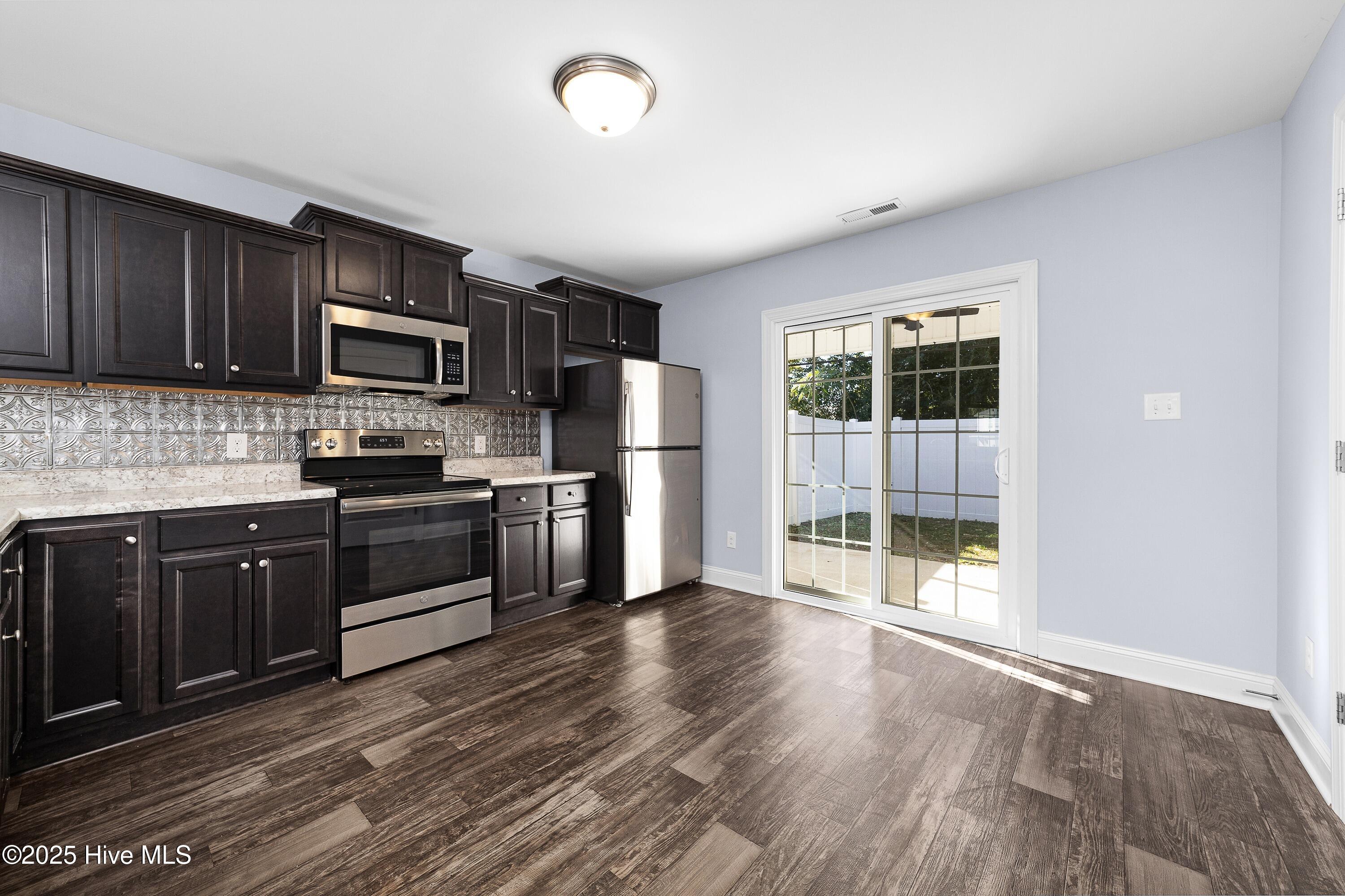 217 Grove Lane Havelock, NC 28532 - Photo 2 of 22 Kitchen