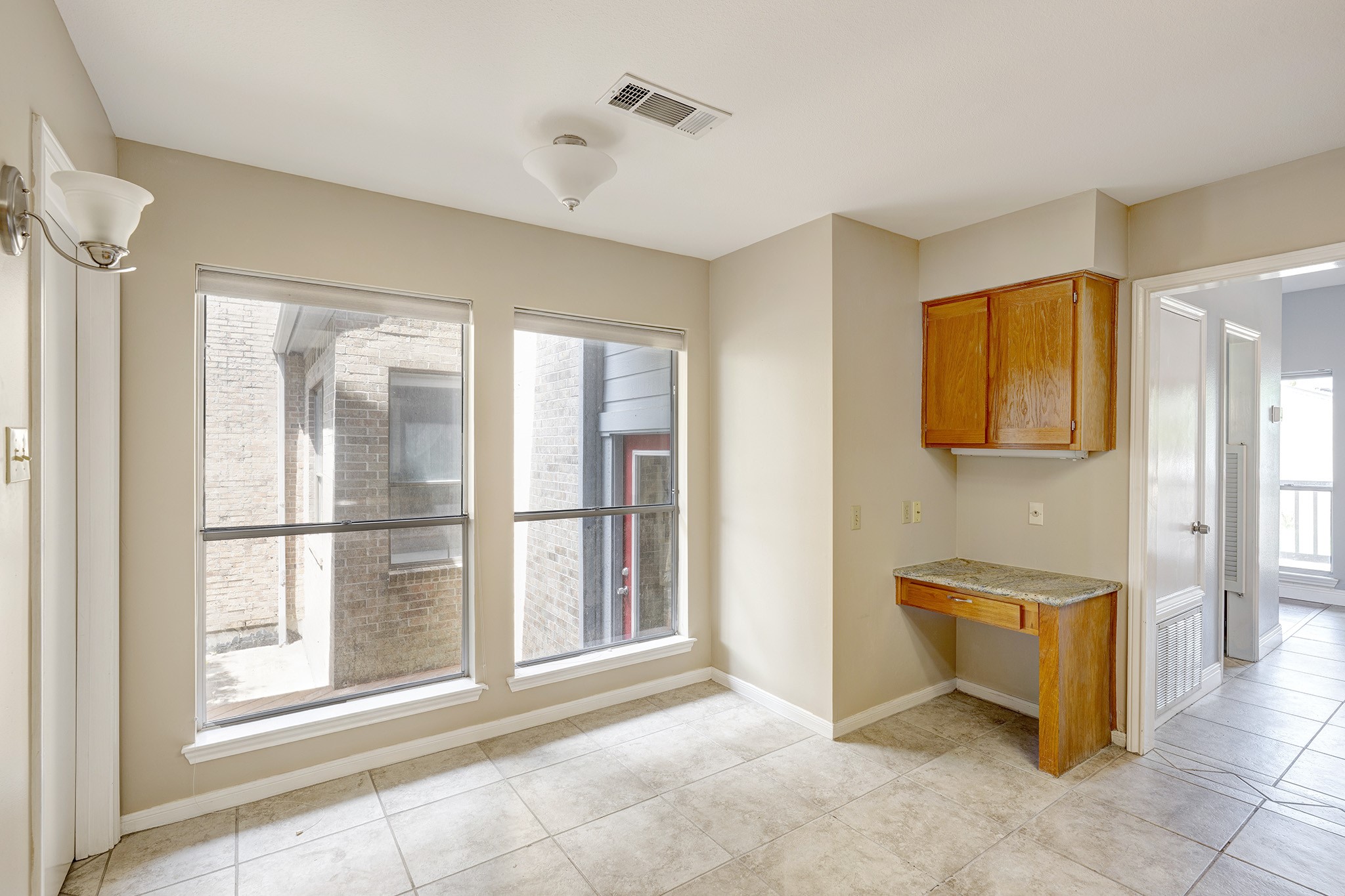 2601 South Broadway Street, Unit 29 La Porte, TX 77571 - Photo 24 of 37 Breakfast nook in kitchen