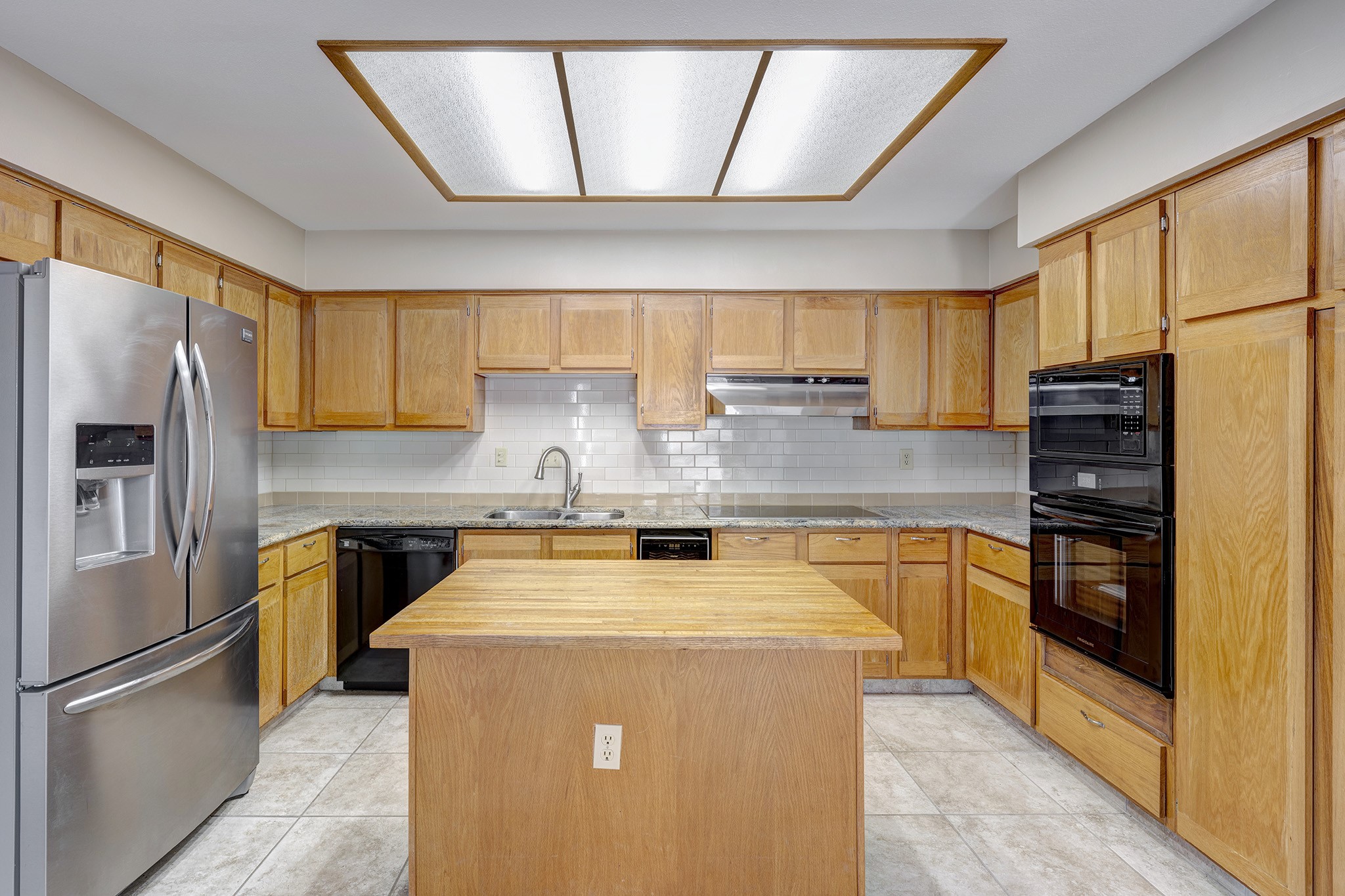2601 South Broadway Street, Unit 29 La Porte, TX 77571 - Photo 28 of 37 Another view of the large kitchen