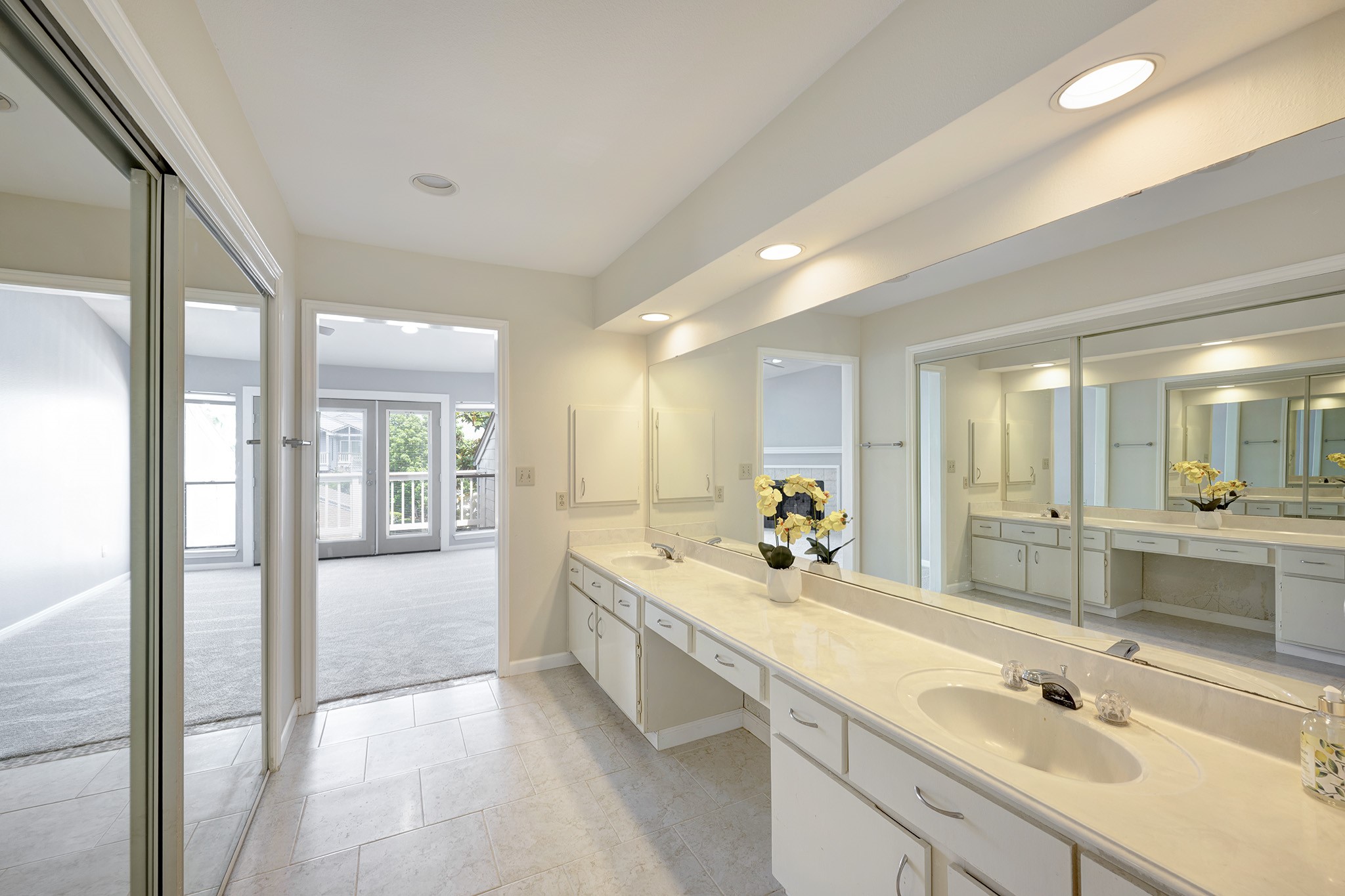2601 South Broadway Street, Unit 29 La Porte, TX 77571 - Photo 6 of 37 a spacious bathroom with a double vanity sink mirror and bathtub