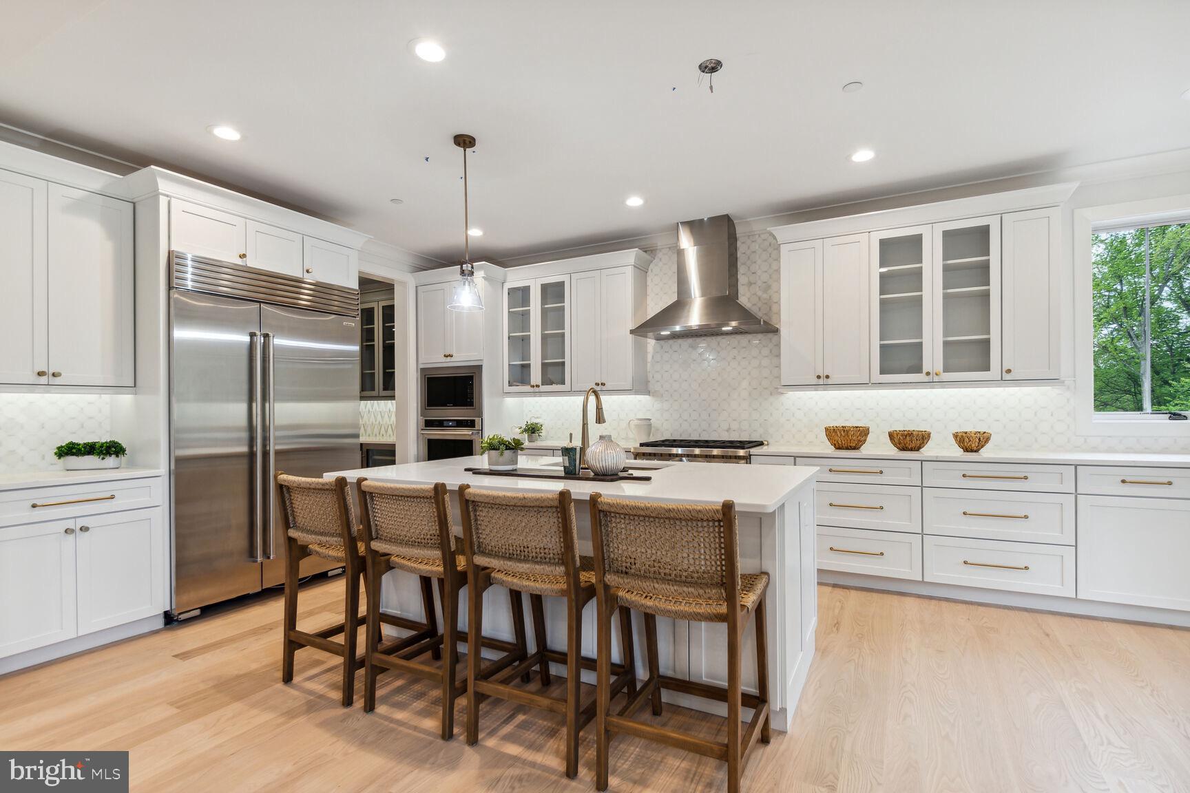 5810 Ipswich Road Bethesda, MD 20814 - Photo 12 of 36 Kitchen Island w/Seating