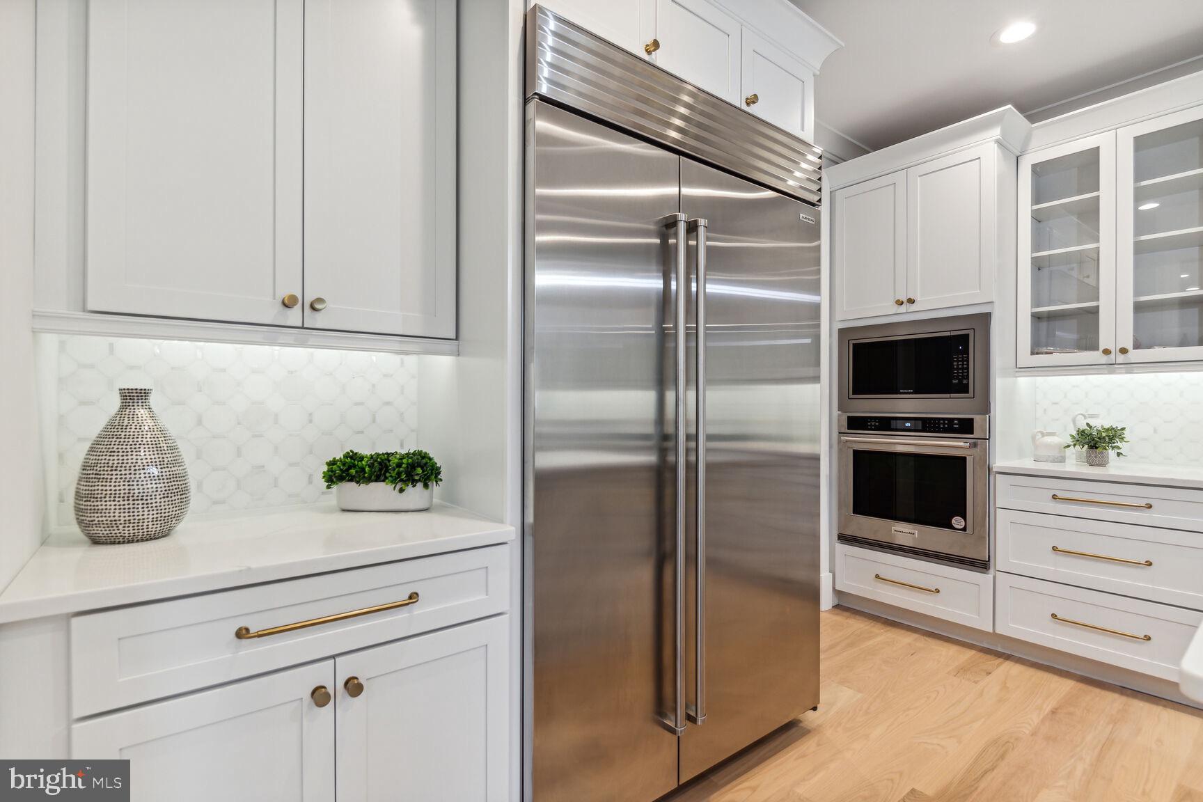 5810 Ipswich Road Bethesda, MD 20814 - Photo 15 of 36 Sub Zero Refrigerator