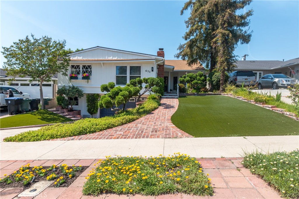 611 Delaware Road Burbank, CA 91504 - Photo 3 of 50