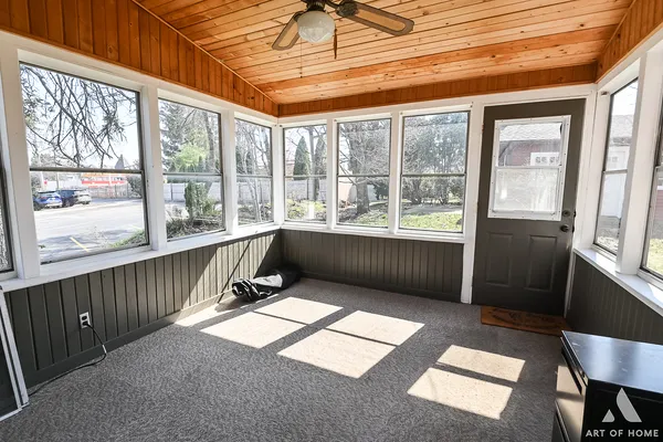 19 West Hattendorf Avenue, Roselle, IL 60172