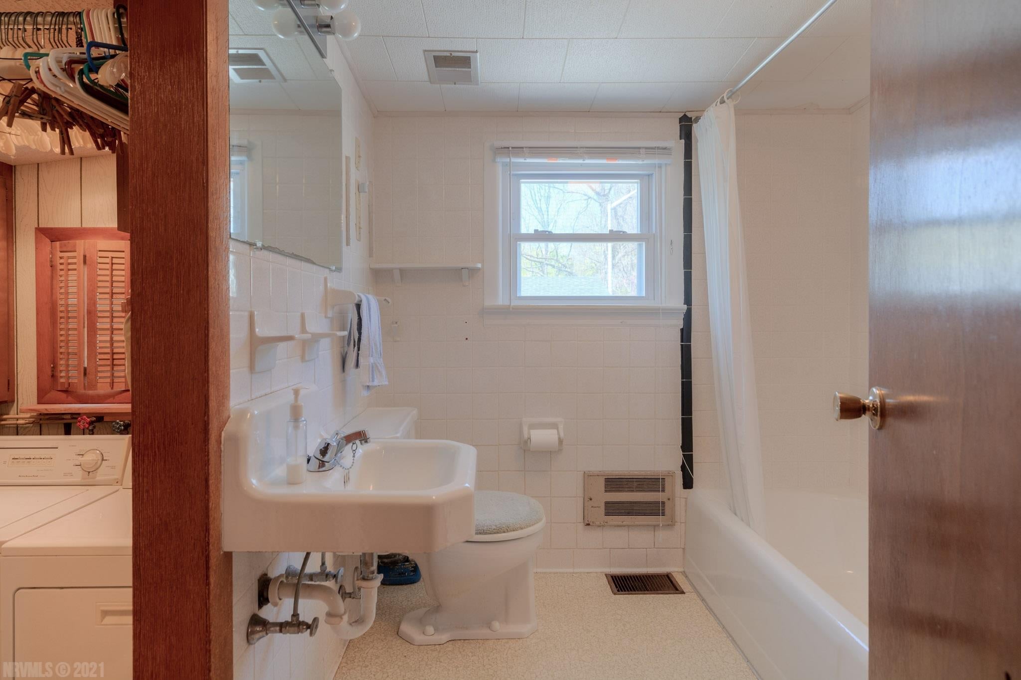 851 Giles Road Blacksburg, VA 24060 - Photo 16 of 48 Gallery Image 16