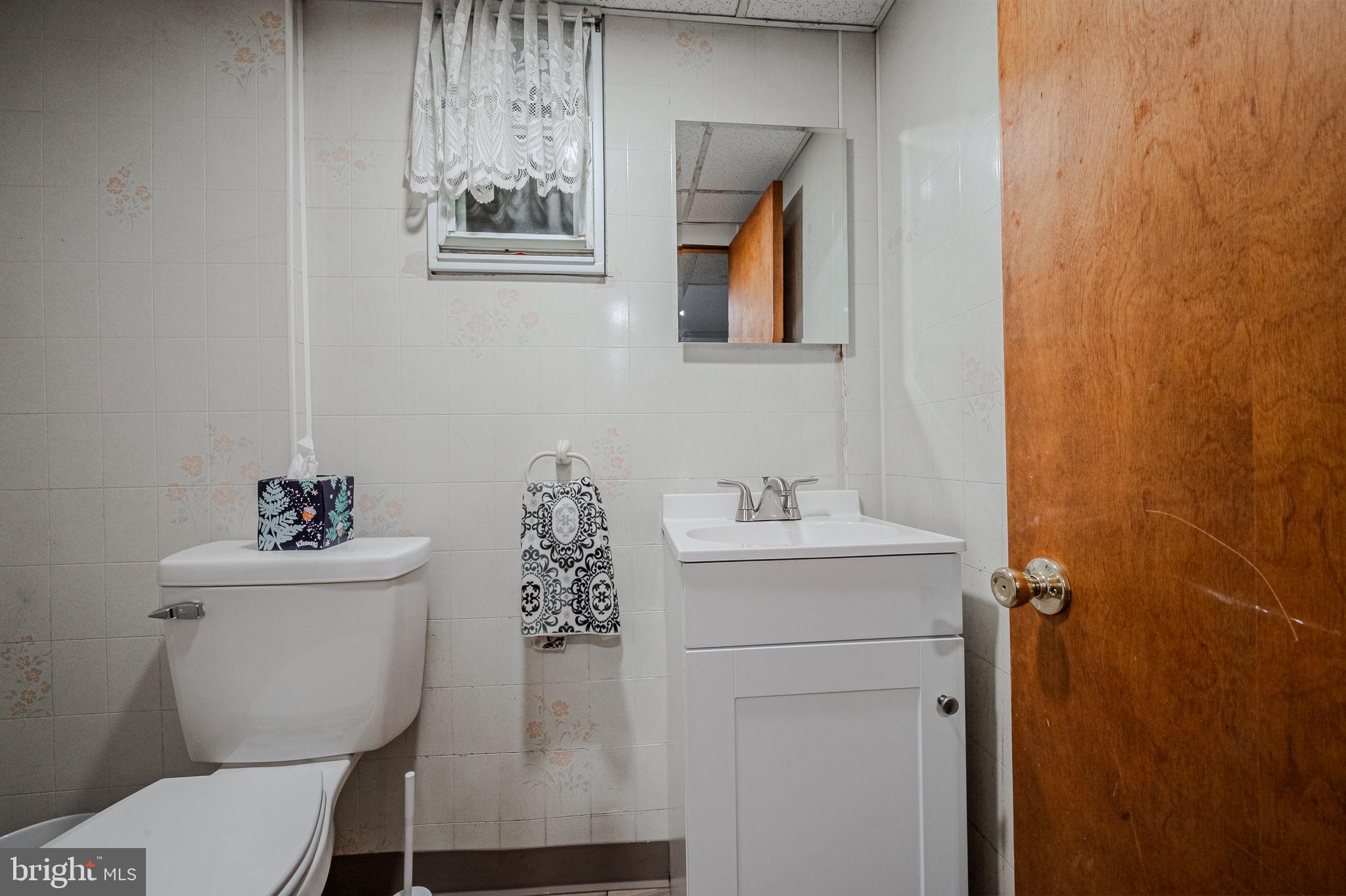 624 Gilbert Road Ridley Park, PA 19078 - Photo 30 of 36 a bathroom with a sink mirror toilet and vanity