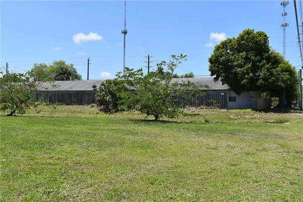 $460,000 | 2202 Southeast Lucaya Street, Port St. Lucie, FL 34952