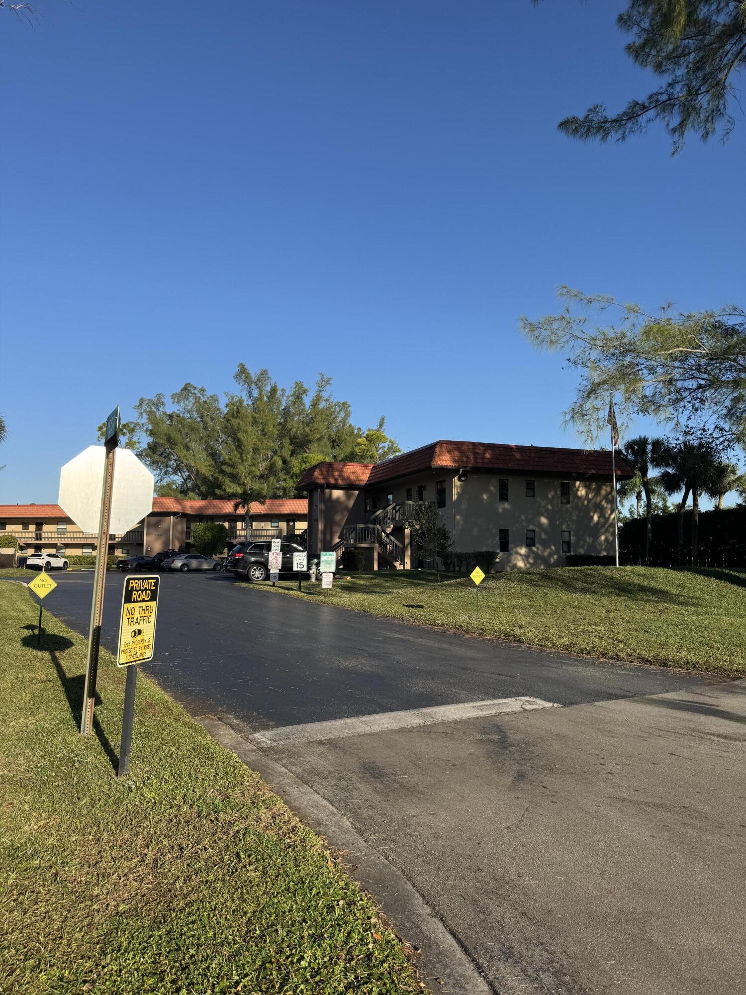 21890 Lake Forest Circle, Unit 102 Boca Raton, FL 33433 - Photo 16 of 24 a view of a basket ball ground