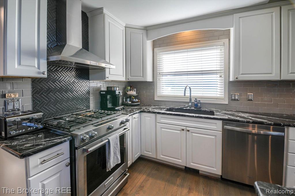 3957 Fieldview Road Lake Orion, MI 48360 - Photo 14 of 35