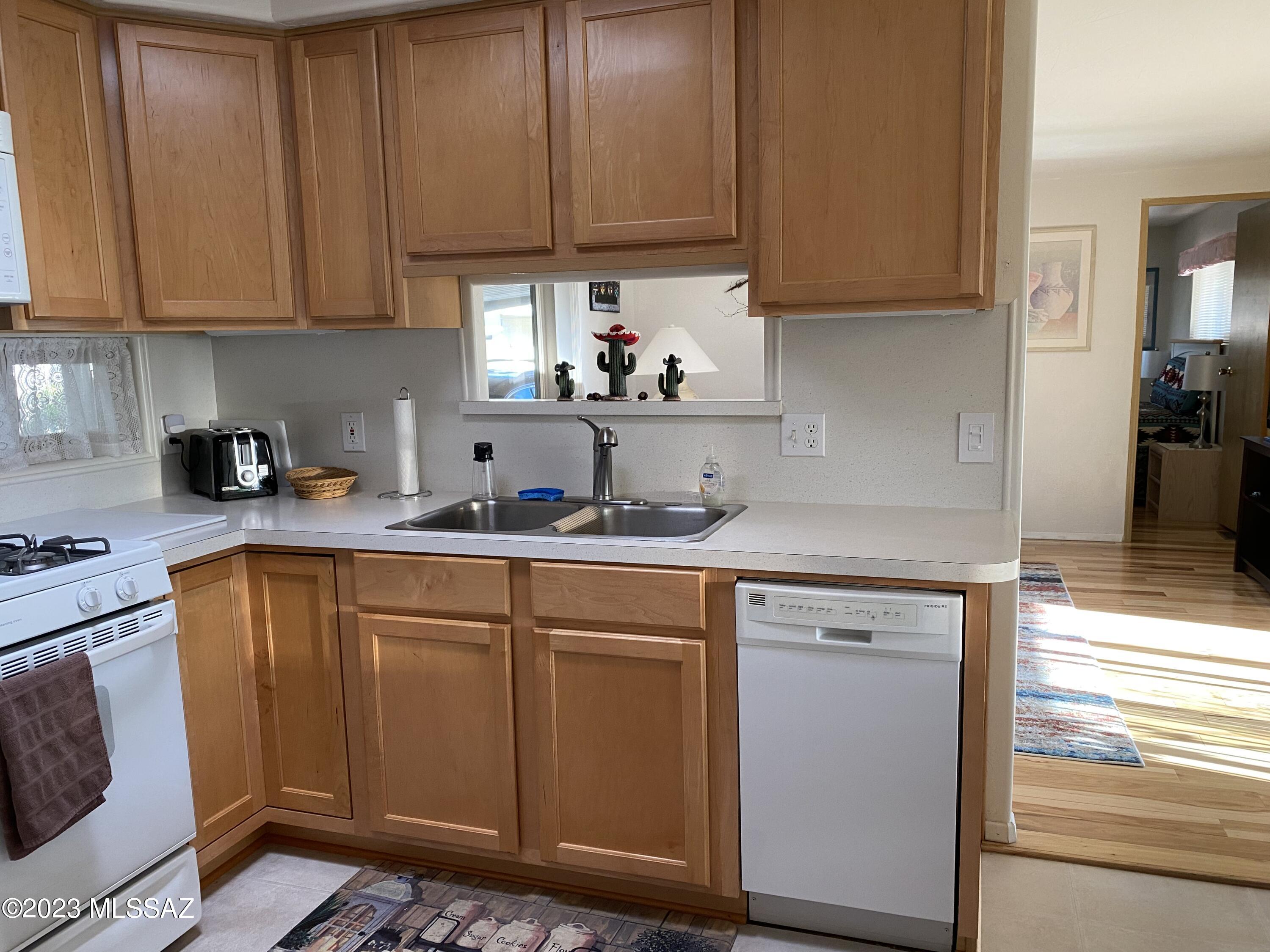 5755 West Box R Street Tucson, AZ 85713 - Photo 25 of 33 Dishwasher and gas ranged with opening into the livingroom