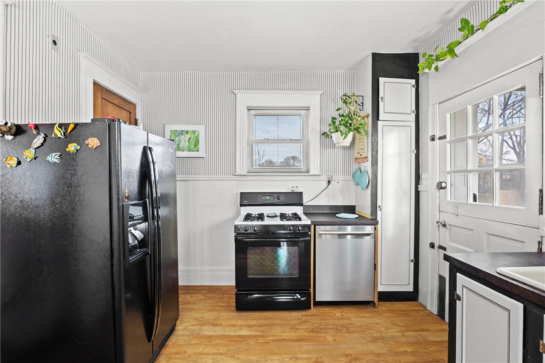 21 Kenilworth Terrace Rochester, NY 14605 - Photo 19 of 36