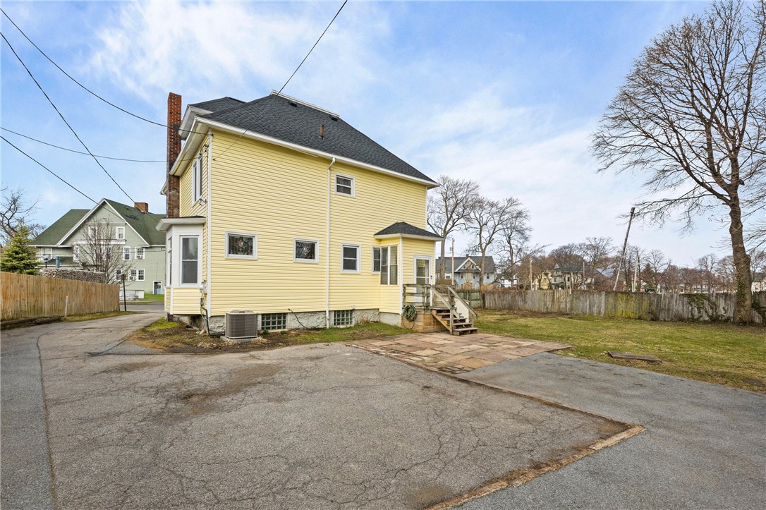 21 Kenilworth Terrace Rochester, NY 14605 - Photo 3 of 36