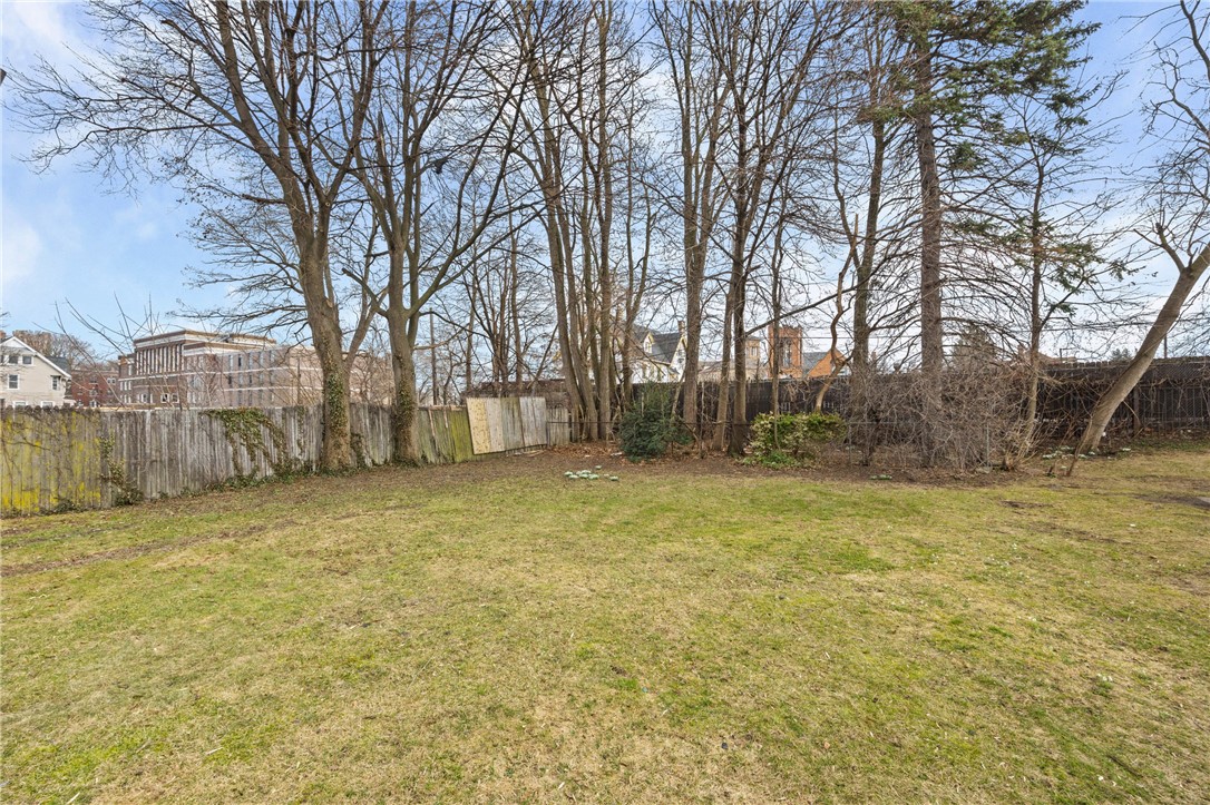 21 Kenilworth Terrace Rochester, NY 14605 - Photo 5 of 36