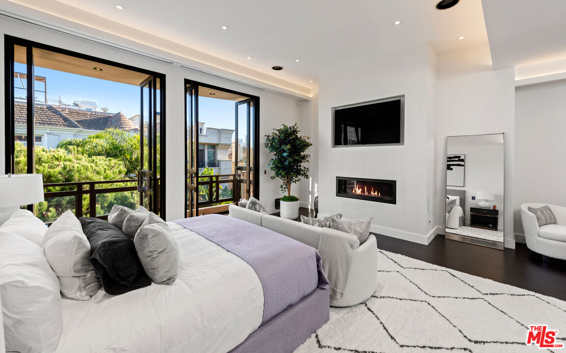 145 Channel Pointe Mall Marina del Rey, CA 90292 - Photo 28 of 75 a bedroom with a bed a flat screen tv and a large window