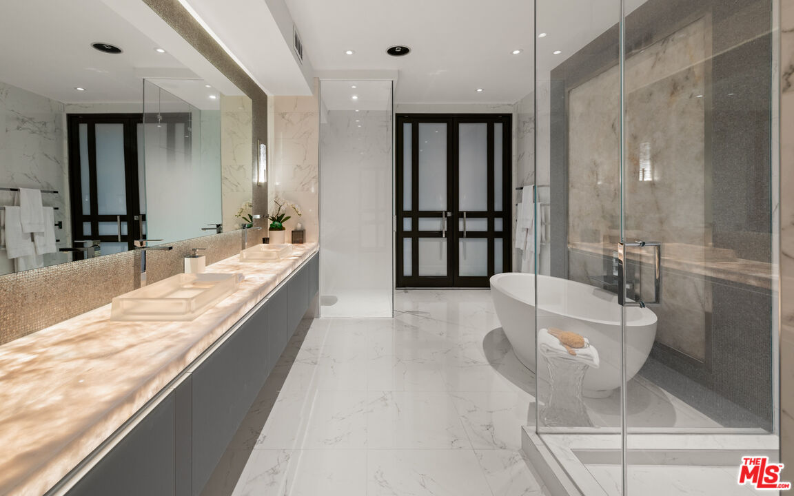 145 Channel Pointe Mall Marina del Rey, CA 90292 - Photo 33 of 75 a spacious bathroom with a large tub shower and sink