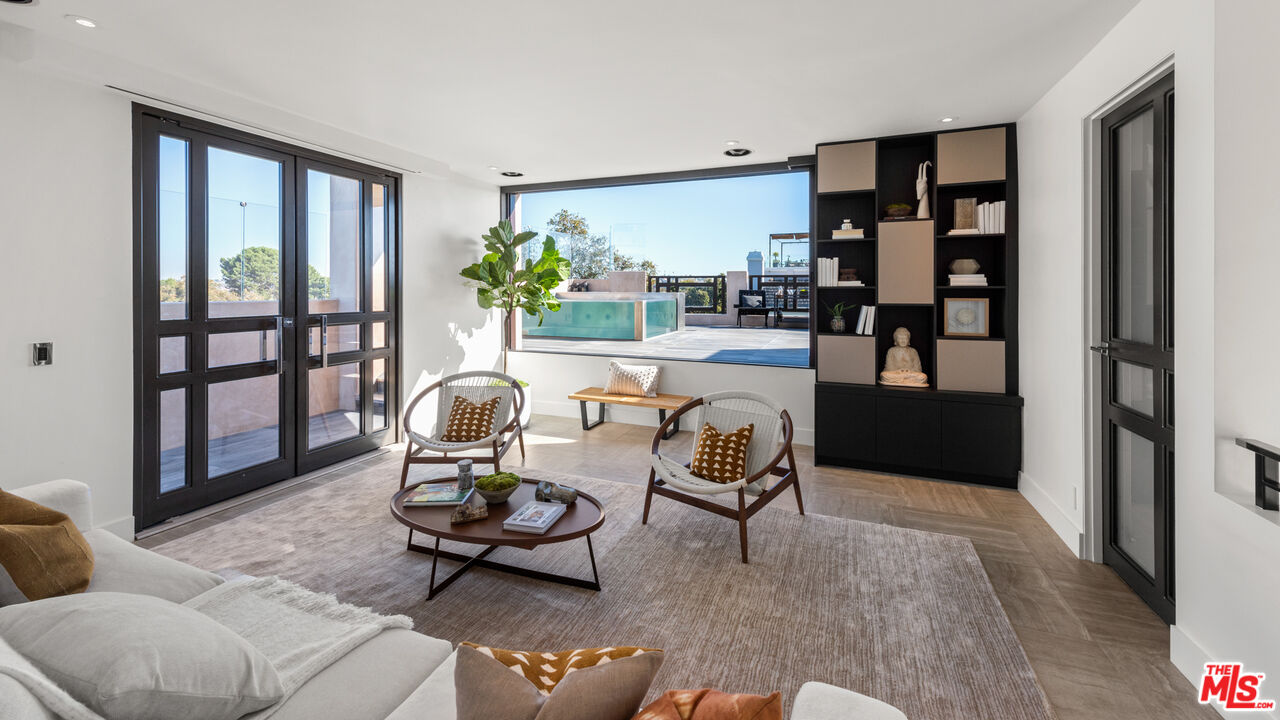 145 Channel Pointe Mall Marina del Rey, CA 90292 - Photo 45 of 75 a living room with furniture and a window