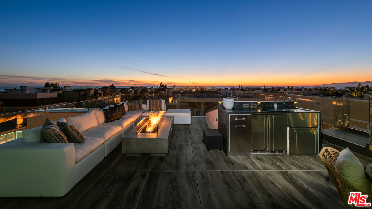 145 Channel Pointe Mall Marina del Rey, CA 90292 - Photo 53 of 75 a view of sitting space in the roof deck
