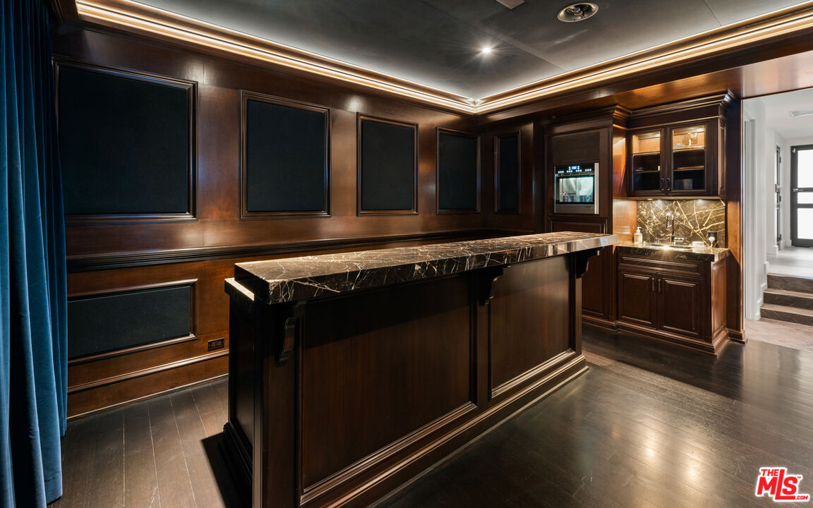 145 Channel Pointe Mall Marina del Rey, CA 90292 - Photo 68 of 75 a close view of kitchen