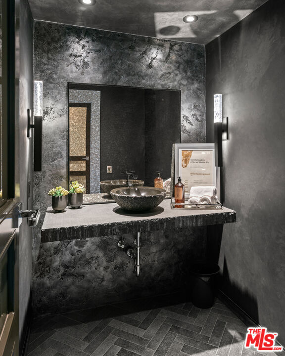 145 Channel Pointe Mall Marina del Rey, CA 90292 - Photo 70 of 75 a bathroom with a sink and a mirror