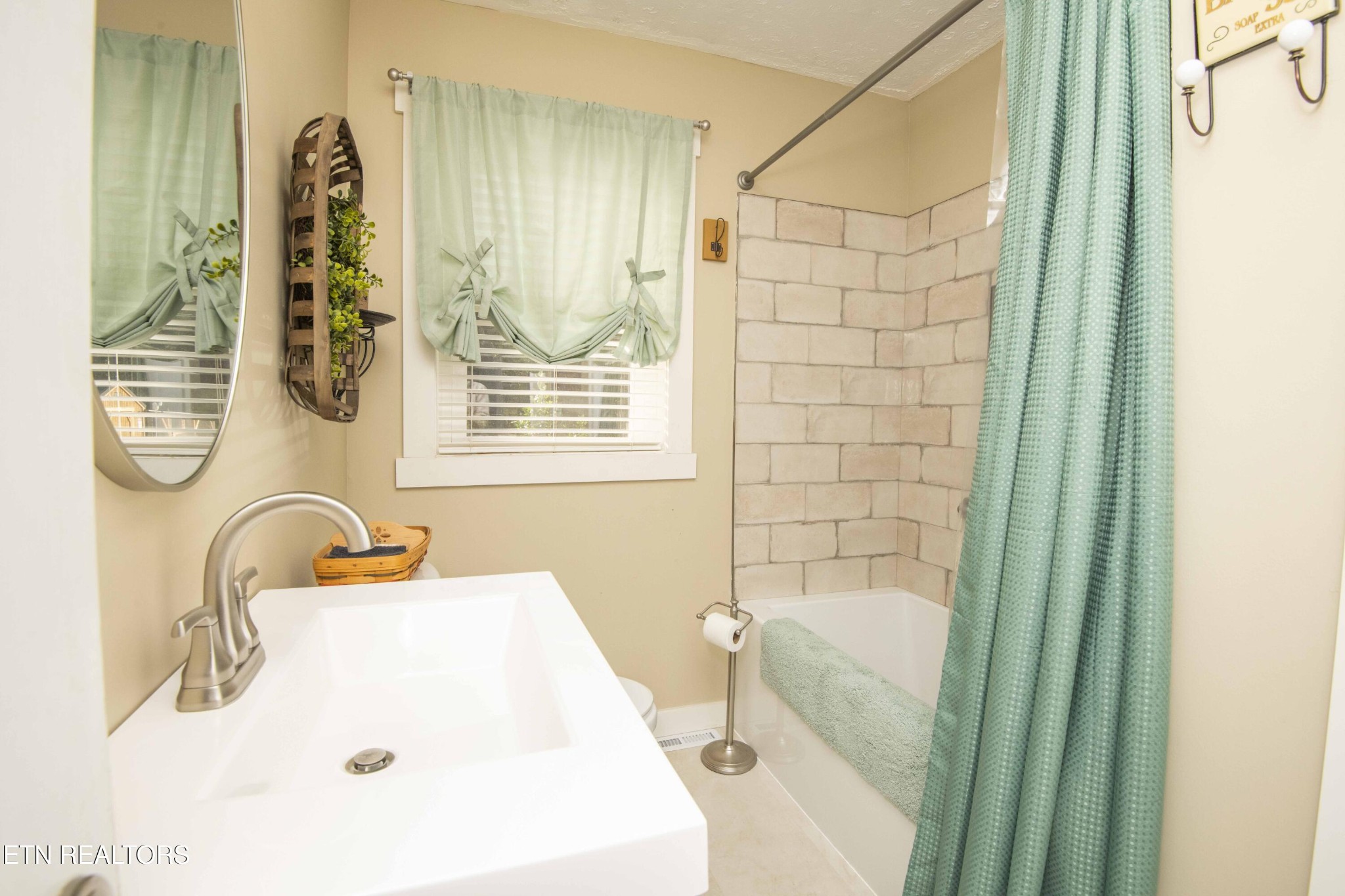 651 Hines Valley Road Lenoir City, TN 37771 - Photo 21 of 44 a bathroom with a sink a bathtub and shower